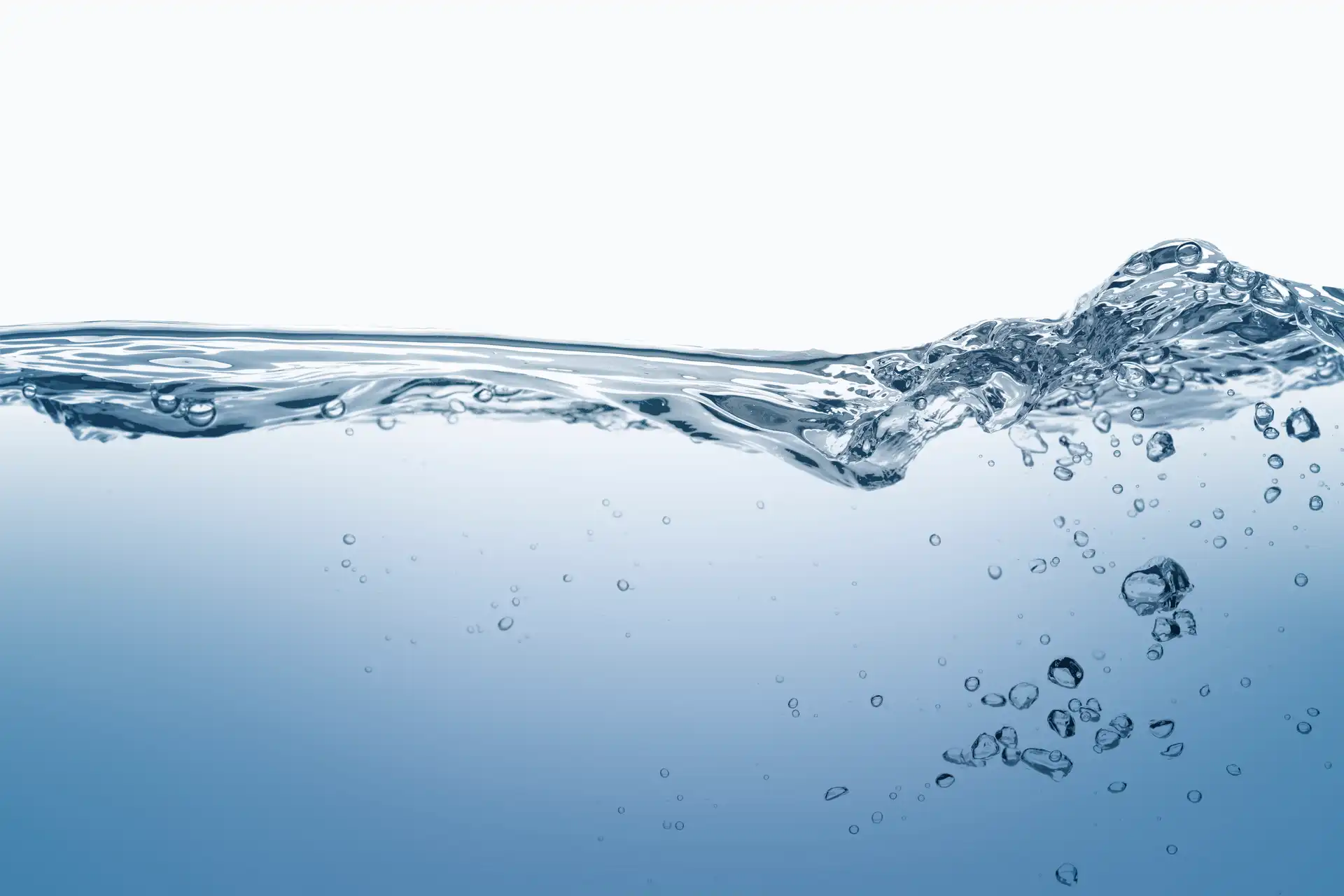 Gefiltertes, sprudelndes Wasser aus dem WATERlife BLUE Sparkling – frisch auf Mallorca